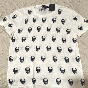 Skull Cashmere Tshirt. Small hole barely noticeable can be easily repaired